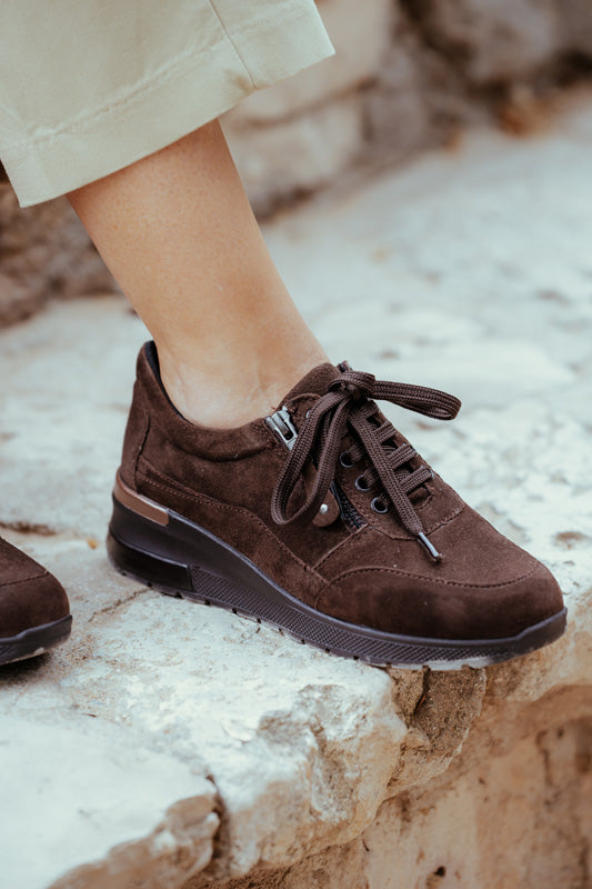 ZAPATO TOSCANA MARRÓN D'TORRES® DE PIEL SERRAJE Y HORMA ANCHA, CÓMODO PARA PIES DELICADOS