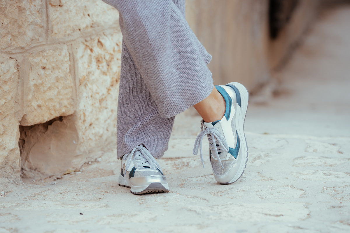 RIGA PLATA, D´Torres, ZAPATILLA DEPORTIVA URBANA DE MUJER, MUY CÓMODA CON HORMA AMPLIA PARA ADAPTAR PLANTILLAS.