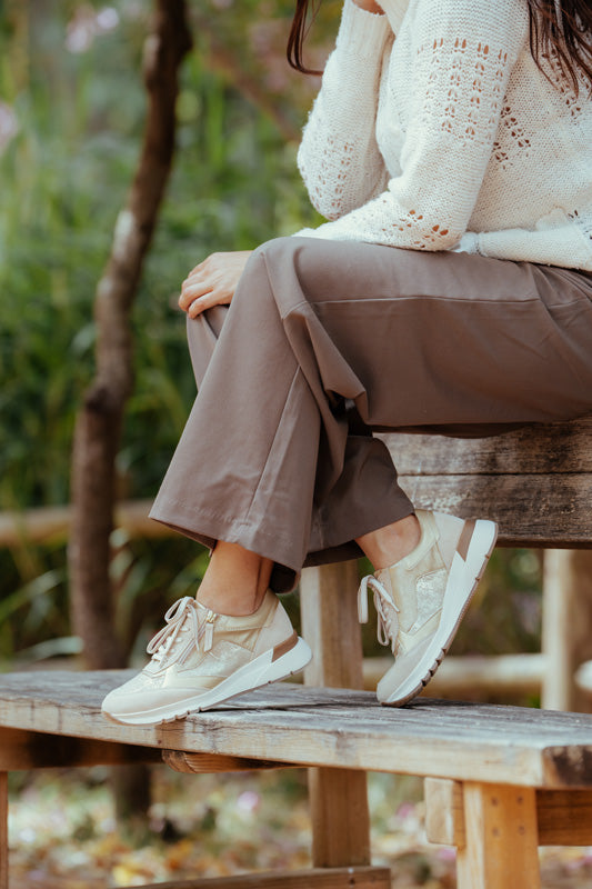 RIGA BEIGE, D'Torres®, ZAPATILLA DEPORTIVA URBANA DE MUJER, MUY CÓMODA CON HORMA AMPLIA PARA ADAPTAR PLANTILLAS.