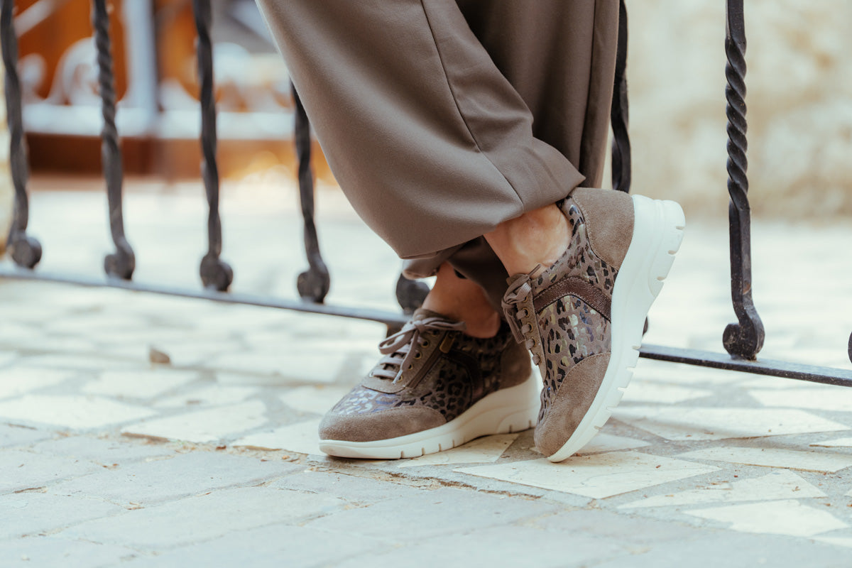 JUDITH TAUPE D'TORRES®, ZAPATO ANATÓMICO DE MUJER , DISEÑADO PARA PIES DELICADOS, HORMA AMPLIA H.