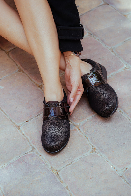 DULCE COLOR MARRÓN D'Torres®, ZAPATO PARA MUJERES, LINEA DiabCare®, DISEÑADO PARA PIES DELICADOS Y DIABETICO, HORMA AMPLIA H.
