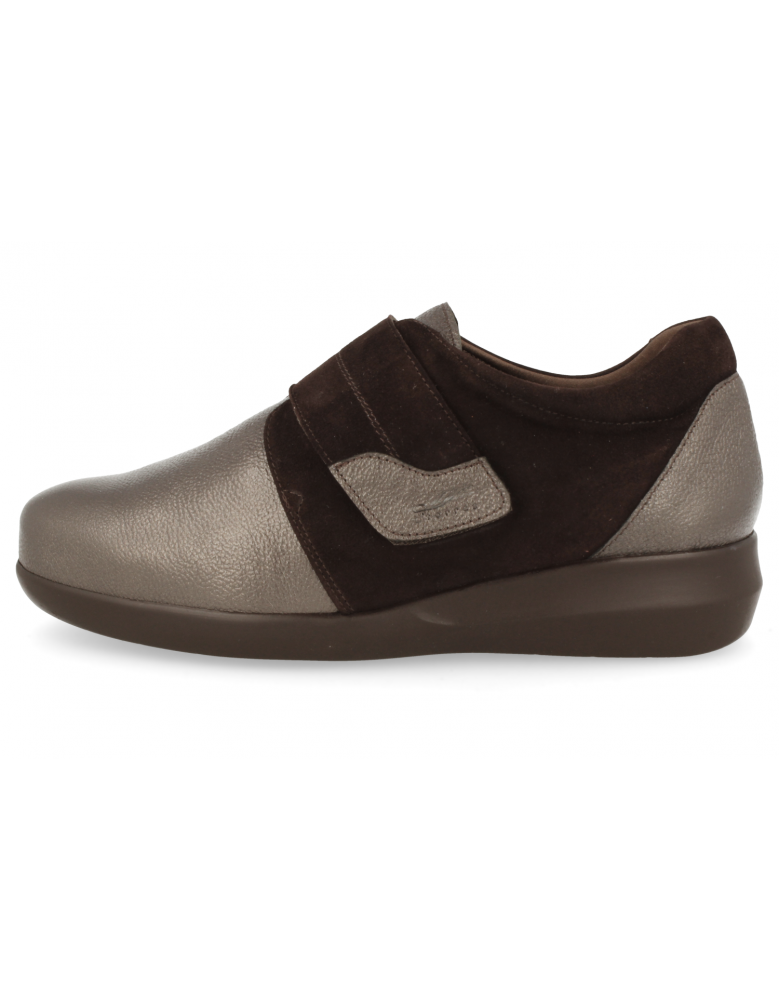 ZAPATO SEÑORA PIES ANCHOS, LINA VELCRO MARRÓN - D'Torres® - Oficial Shop